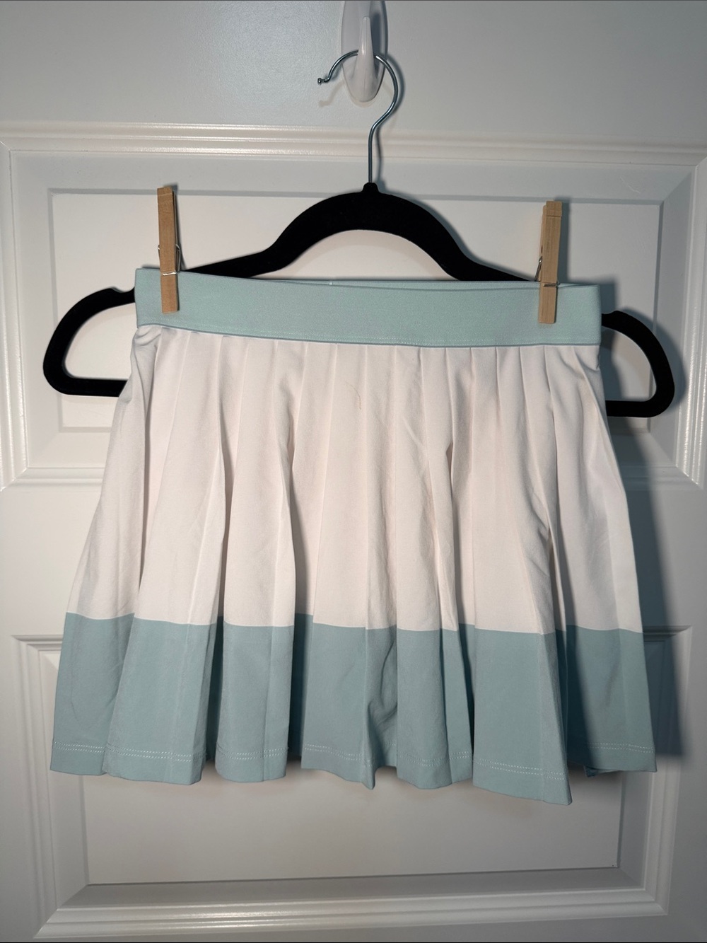 Athleta Girl L/12 White and Light Blue Colorblock Pleated Skirt